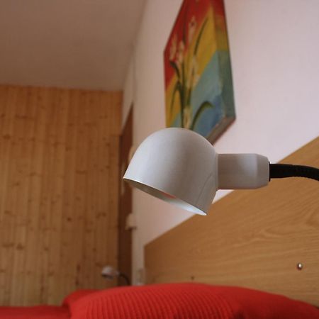 Albergo Della Posta Clusone Bagian luar foto