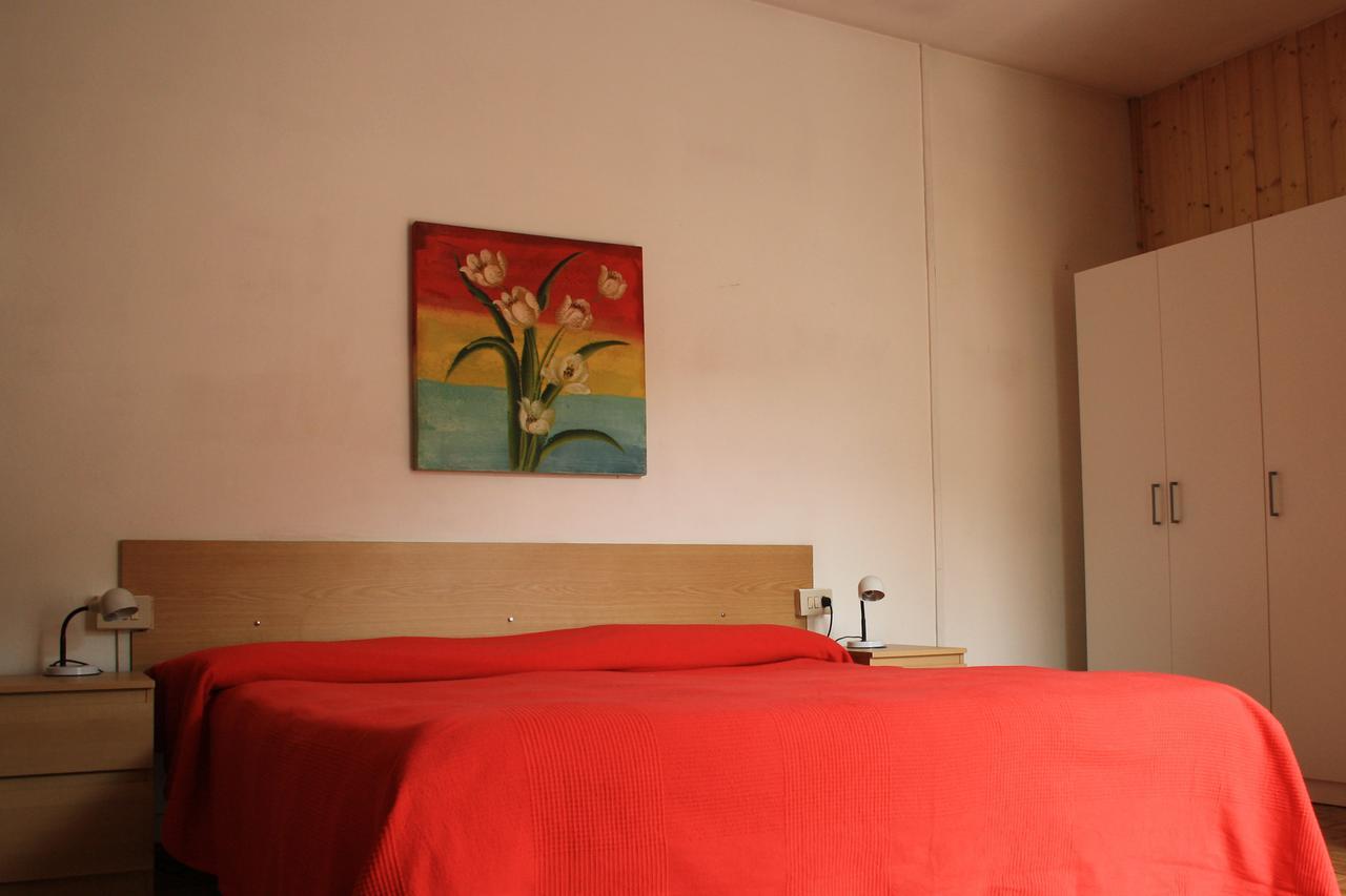 Albergo Della Posta Clusone Bagian luar foto