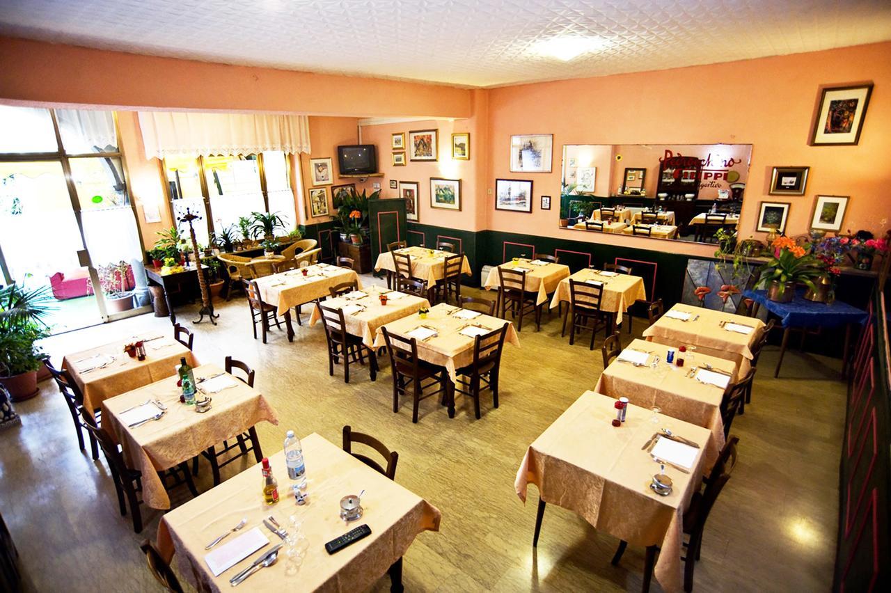 Albergo Della Posta Clusone Bagian luar foto